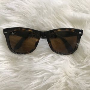 Folding Wayfarer Ray-Ban Sunglasses